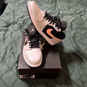 Jordan 1 LOW  - Size 15 
Black/Bleach Coral/Grey Fog color combo